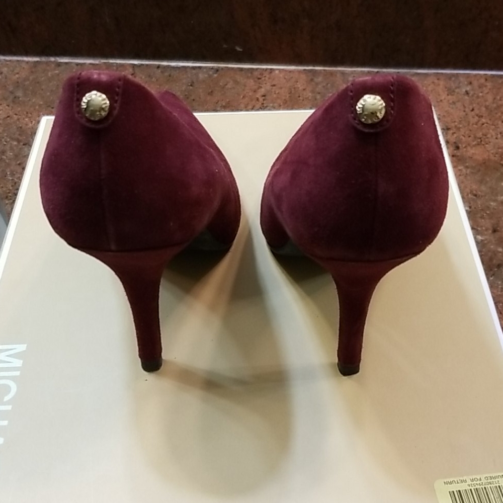 SHOES - Picture 3 of 4